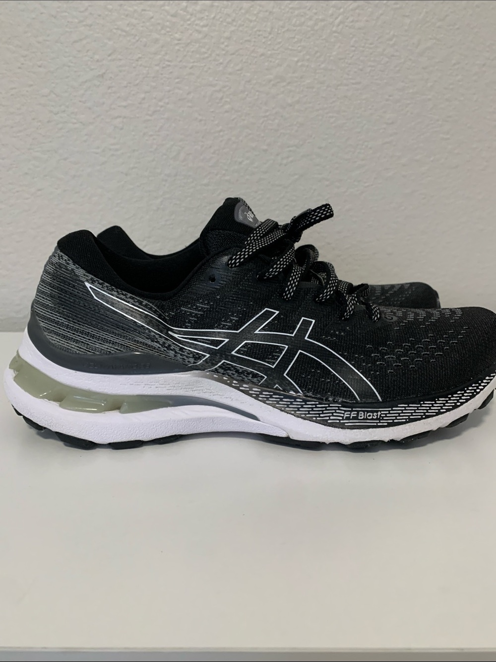 Asics Gel- Kayano Women’s 8 from a perfume dye and smoke free home.